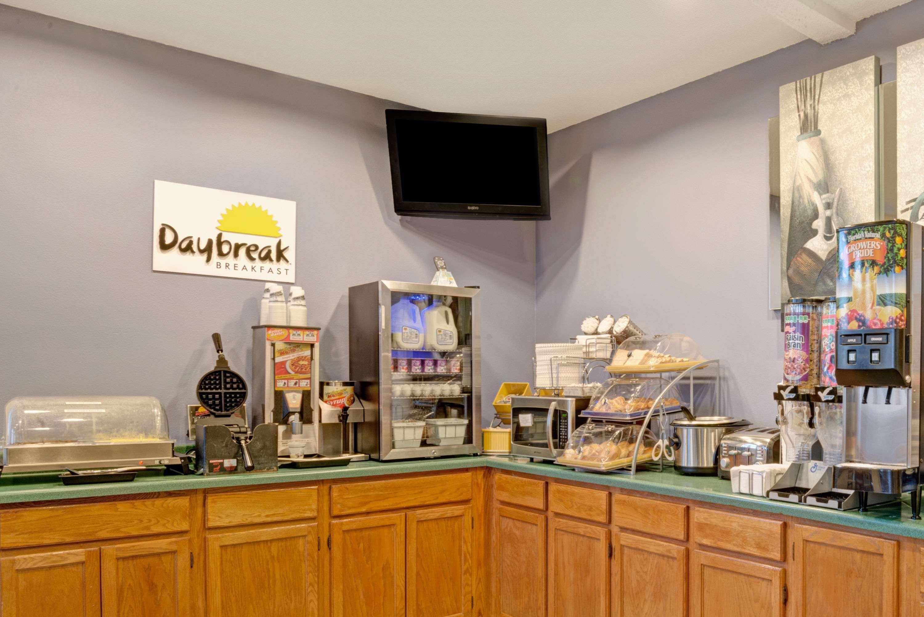 Days Inn By Wyndham Laramie Buitenkant foto